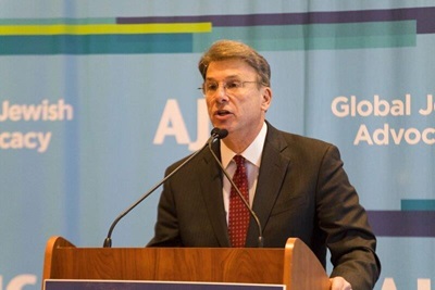 Robert Bernstein Receives AJC New Jersey Judge Learned Hand Award