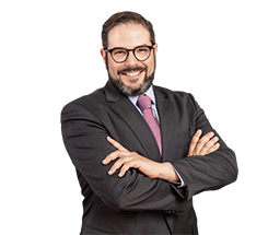 Luis Cortés Panameño bio image